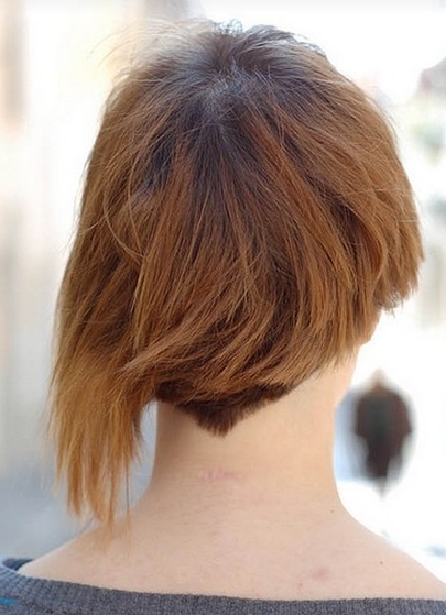 asymetryczny tył fryzury krótkiej, uczesanie damskie zdjęcie numer 29A